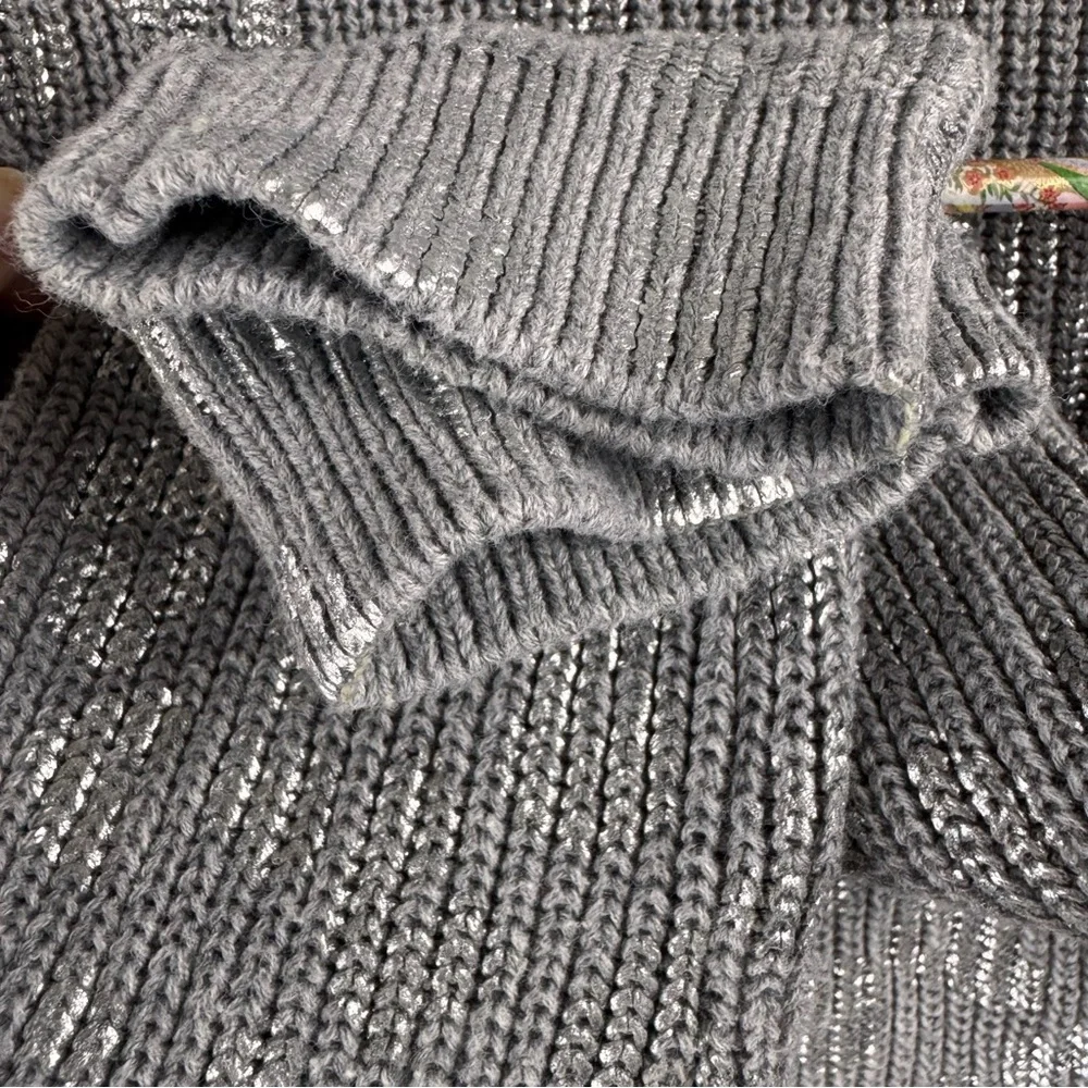 DKNY Jeans 100% Cotton Gray & Metallic Silver‎ Animal Print Size L Crew Sweater